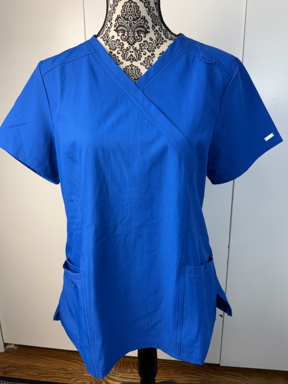 Elle V-Neck Scrub Tunic in Royal Blue size medium medical uniform